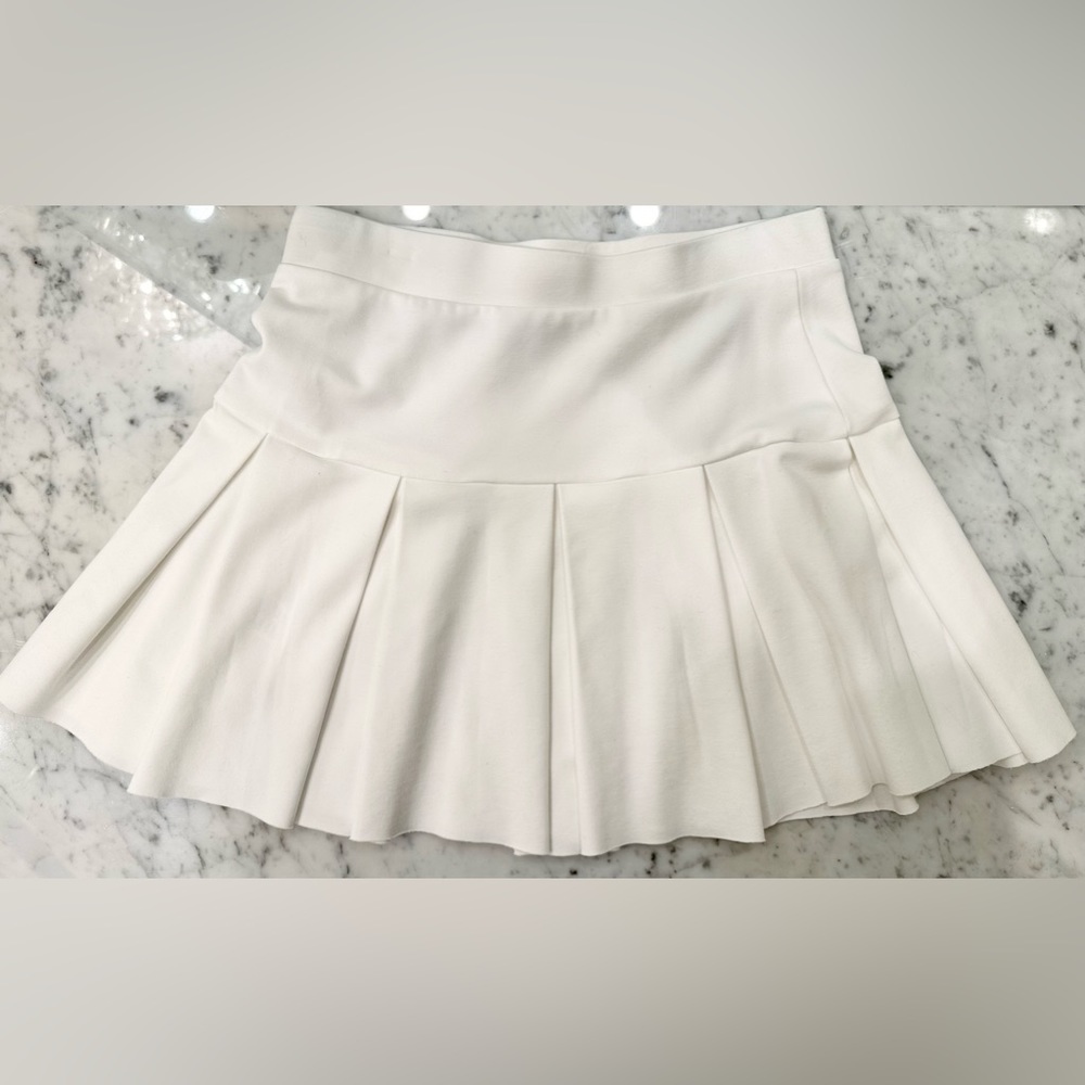 White pleated skirt (tennis like)